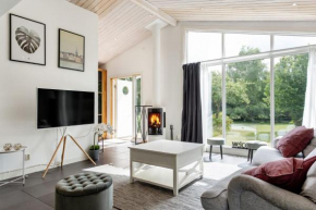 Five-Bedroom holiday home by the river of lagan, Knäred